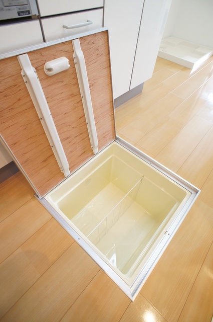 シャーメゾン　ジェマ 床下収納