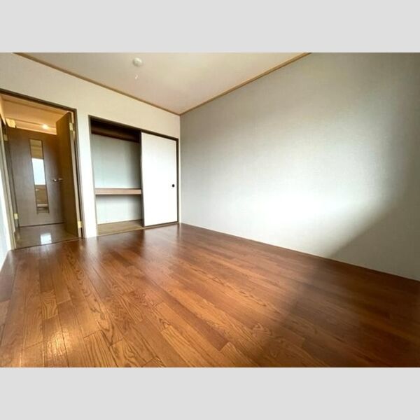 クイーンハイツ　Ⅱ202号室 居室:南東洋室