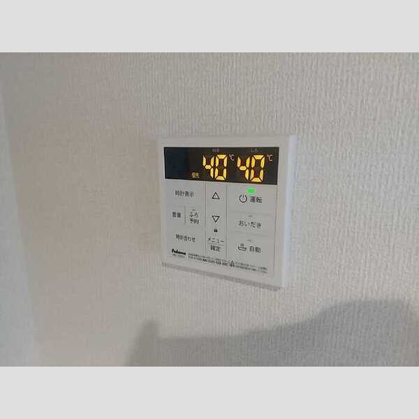 エリオント町田中町202号室 給湯器リモコン