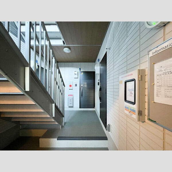 COLINA DO  SUL( コリーナ ド スル)101号室 エントランス内共用廊下