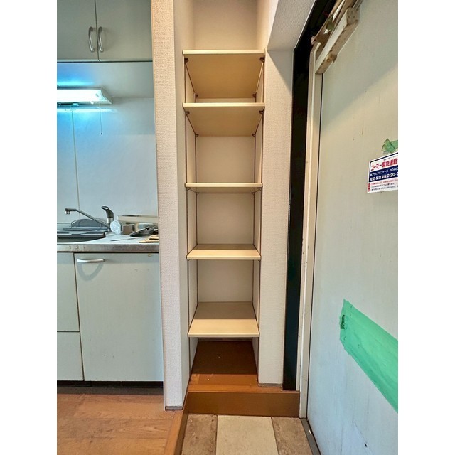 セレステ　ディオーサ404号室 キッチン横収納