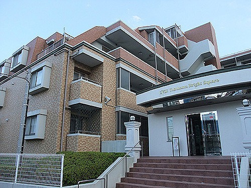 リブゼ横浜ブライトスクエア5階 エントランス