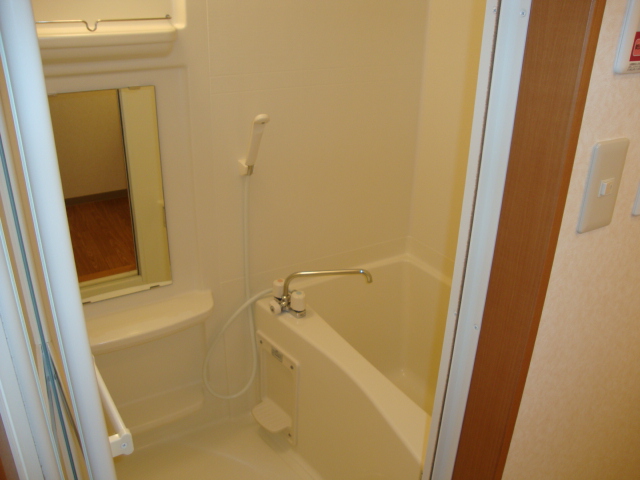コンフォース弐番館103号室 浴室