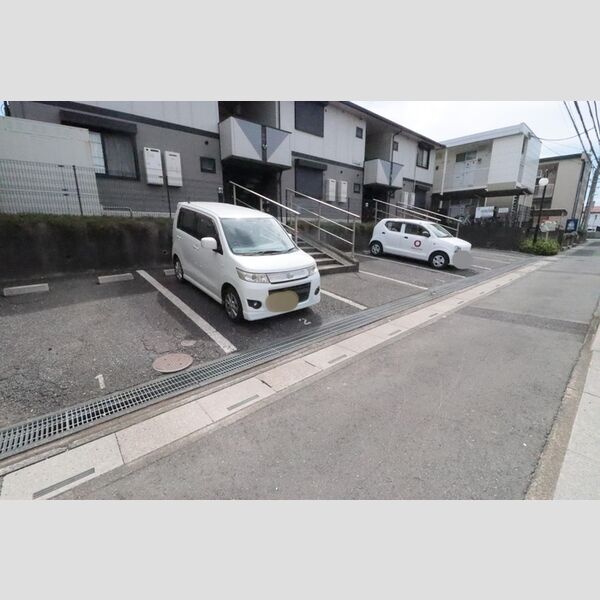 モンテ・ヴェルジェ 駐車場