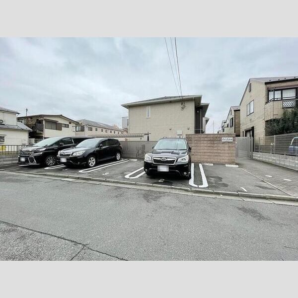 ル・リアン 駐車場