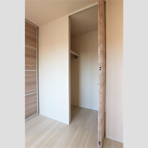 ジュモンターニュ201号室 クローゼット