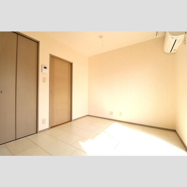 イーストハウス102号室 居室