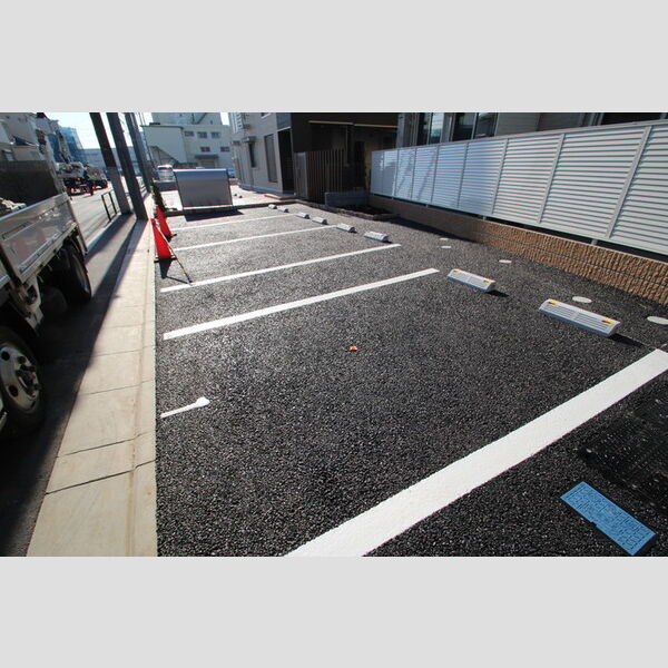 ルーチェオザワ 駐車場