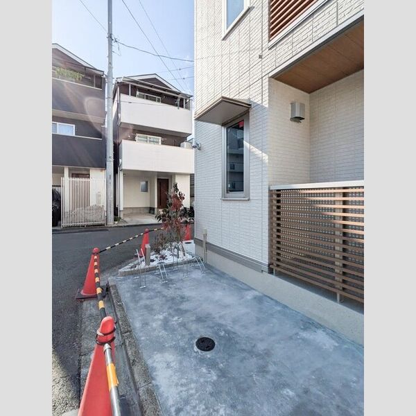 シンシアタワー101号室 駐車場