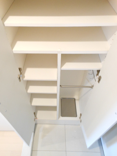 グランド・ガーラ新横浜North 傘やブーツも収納可能なシューズボックス