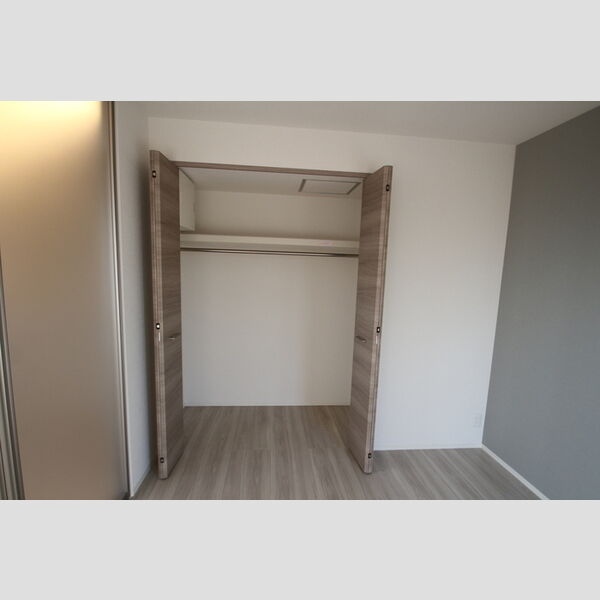 ウィンドテラス千住緑町 クローゼット