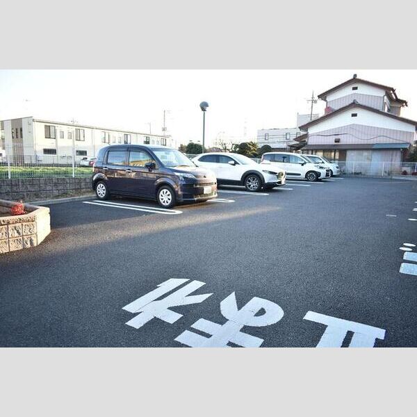 ルミナステラス201号室 駐車場