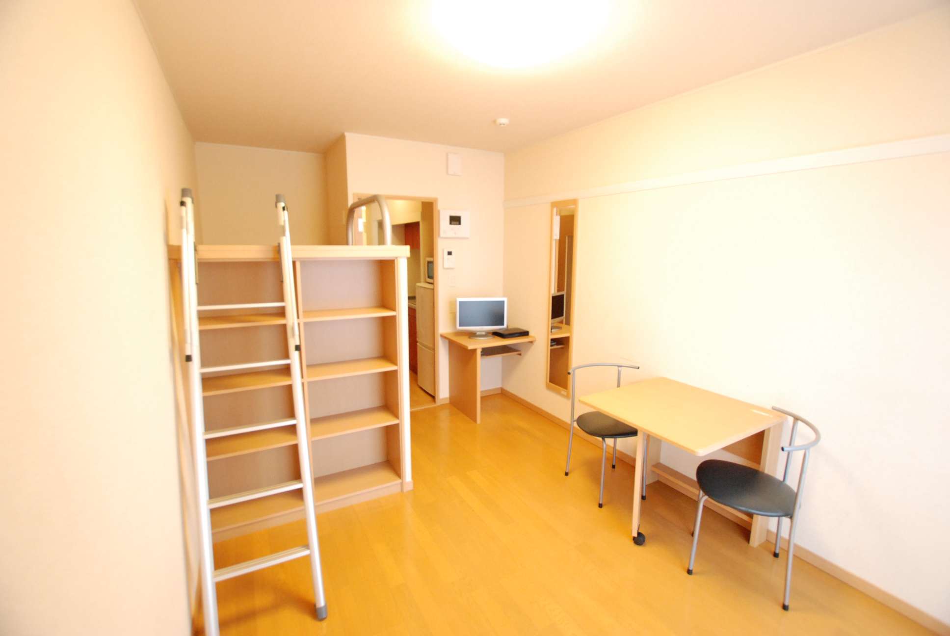 レオパレスサンクワイエット ※1Ｆはフローリング　2Ｆ以上は絨毯使用です。