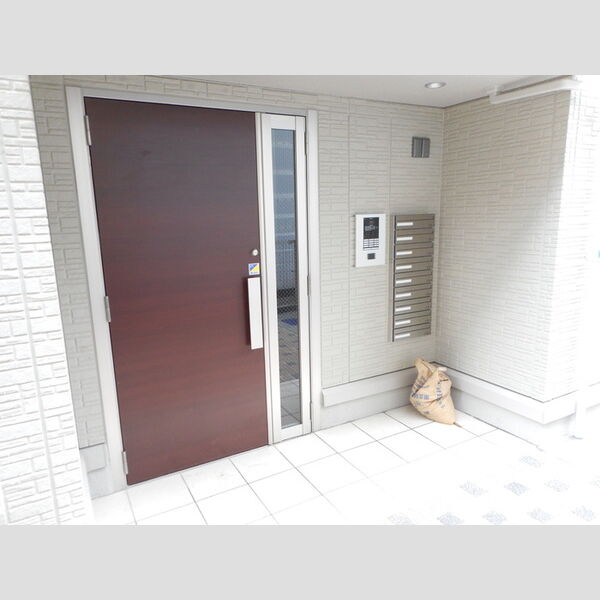 ベルエキップ202号室 オートロック付エントランス