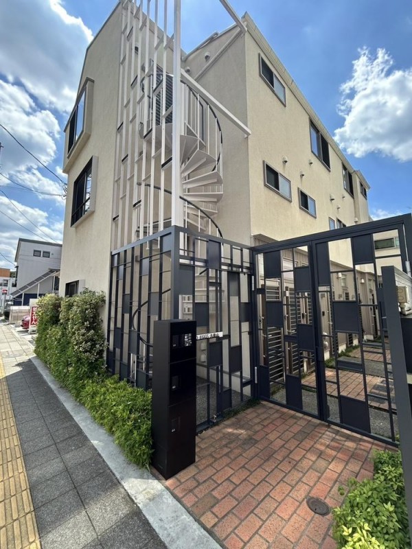 グランエッグス久我山1階 エントランス