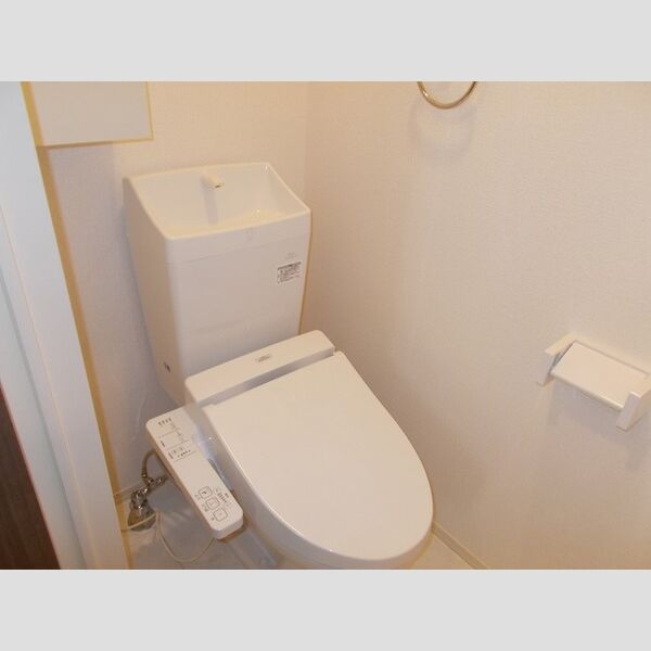 クレインリング丸山台102号室 温水洗浄暖房便座付トイレ