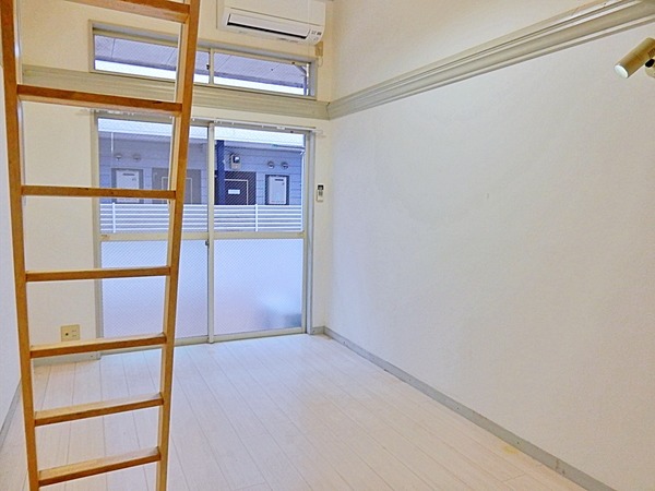 レオパレス大和田A リビング