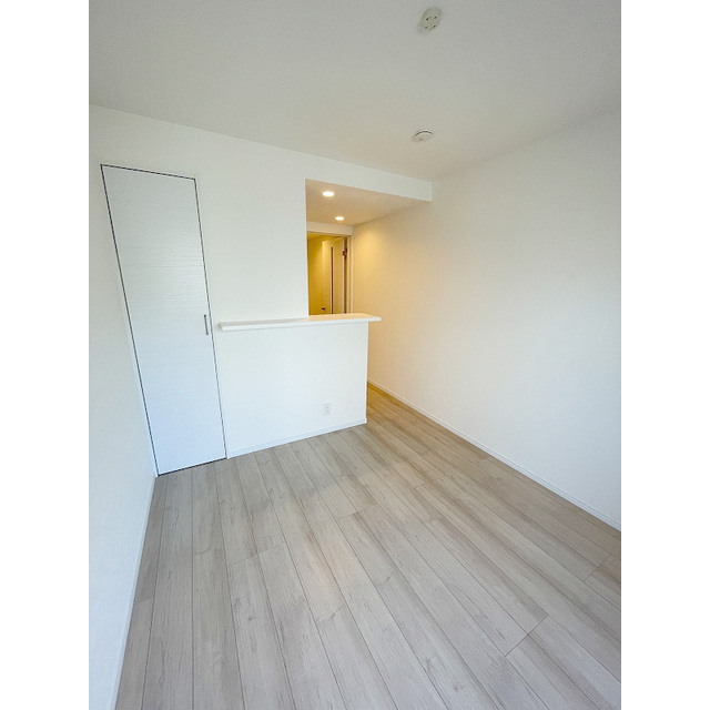 CALME203号室 白を基調とした明るい室内