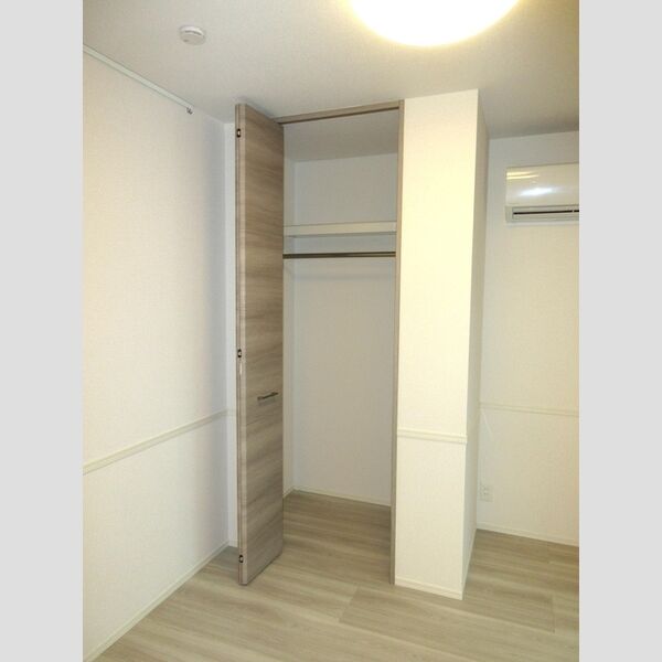 グラナーデ南田中 クローゼット