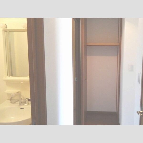 リヴェール 廊下　物入