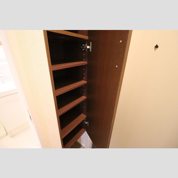 グリシーヌ303号室 シューズボックス