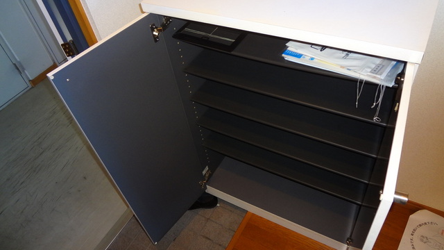 ロイヤルコート北野0301号室 下駄箱