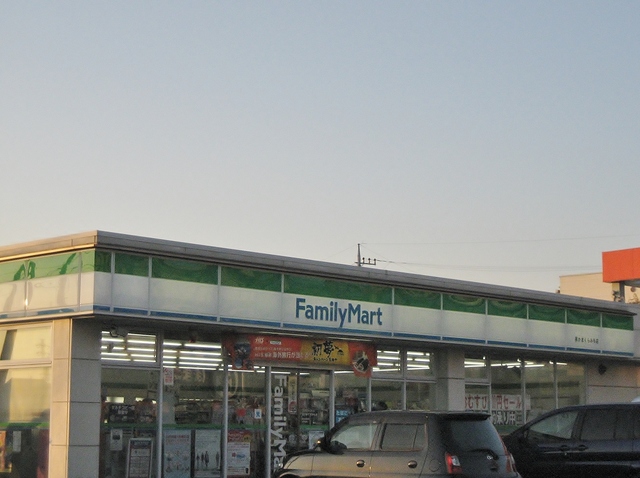 ブールヴァル西原0306号室 【コンビニエンスストア】ファミリーマート泉かまくらみち店まで436ｍ