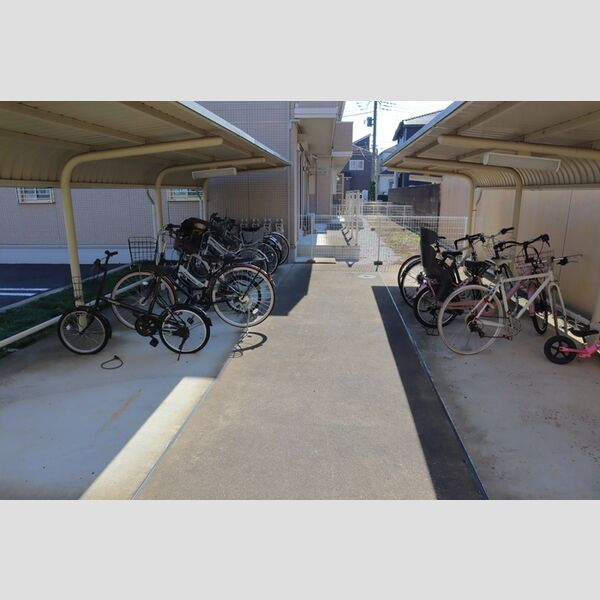 ラーク　B 駐輪場