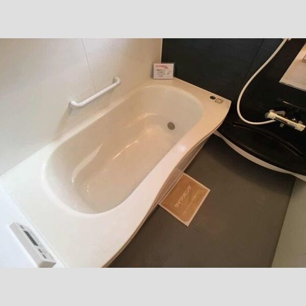 シャトーフェニックス　A 追い焚き機能付き一坪風呂(窓付き)