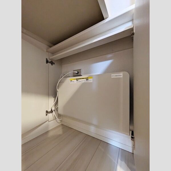 レスティングスウェル浦和102号室 蓄電池