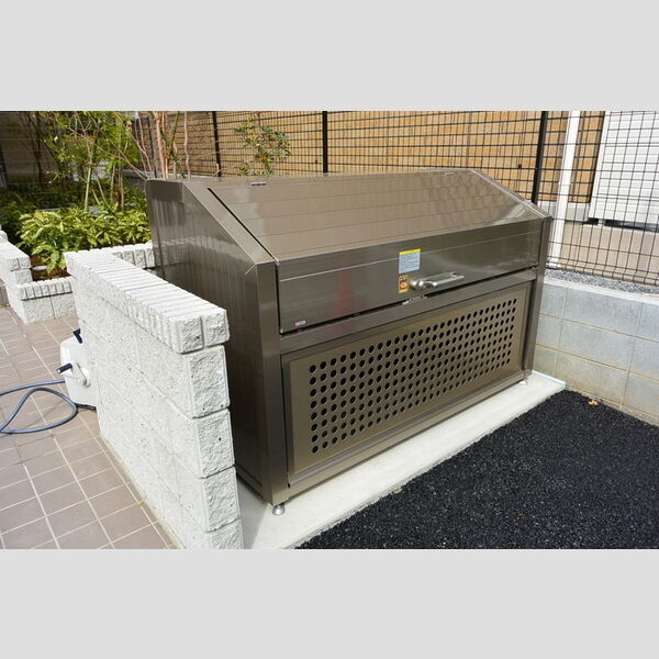 ムーンドレイク305号室 ゴミ置き場は清潔なゴミストッカー