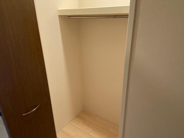 Jour de floraison H（ジュール　ド　フロレゾン　Ｈ）206号室 玄関横クローゼット