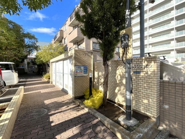 ロイヤルレゾン3階 エントランス