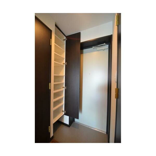 リヴェール204号室 玄関