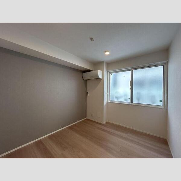 セレスティア西綾瀬106号室 洋室