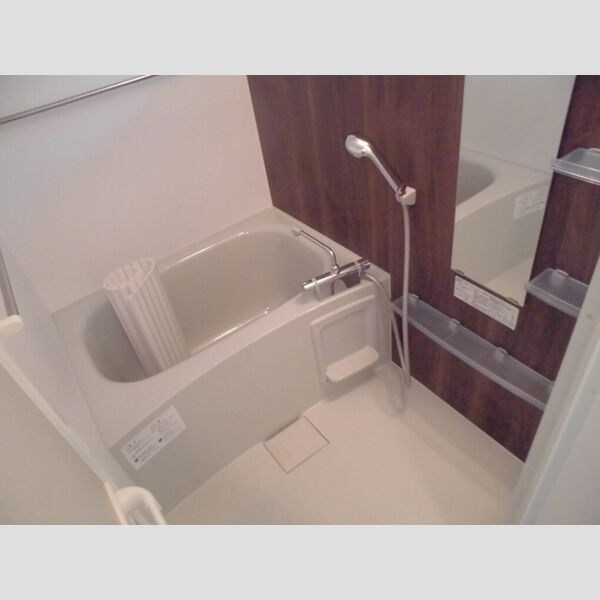 レーヴ・シャルマン102号室 浴室