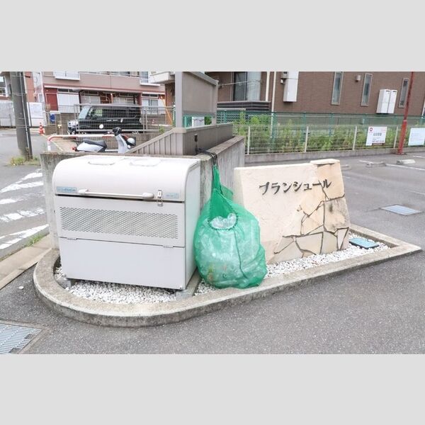 ブランシュール　A ゴミ置き場