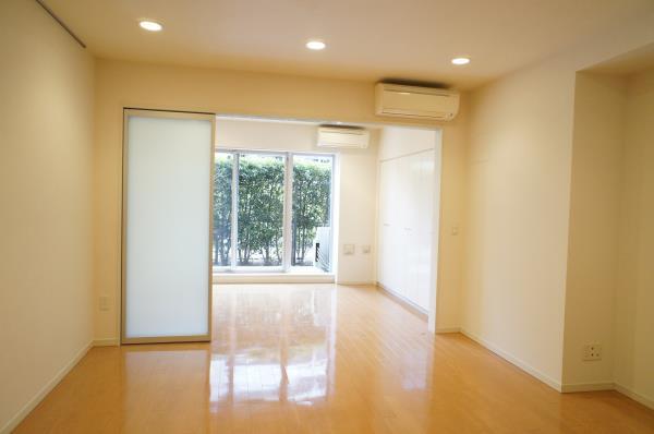 Ｂｒｉｌｌｉａ　ｉｓｔ　三軒茶屋　ブラッサムテラス1階 リビング