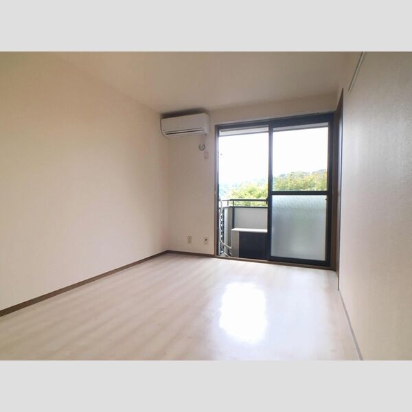 セジュール大島　ABA203号室 バルコニー側洋室です。