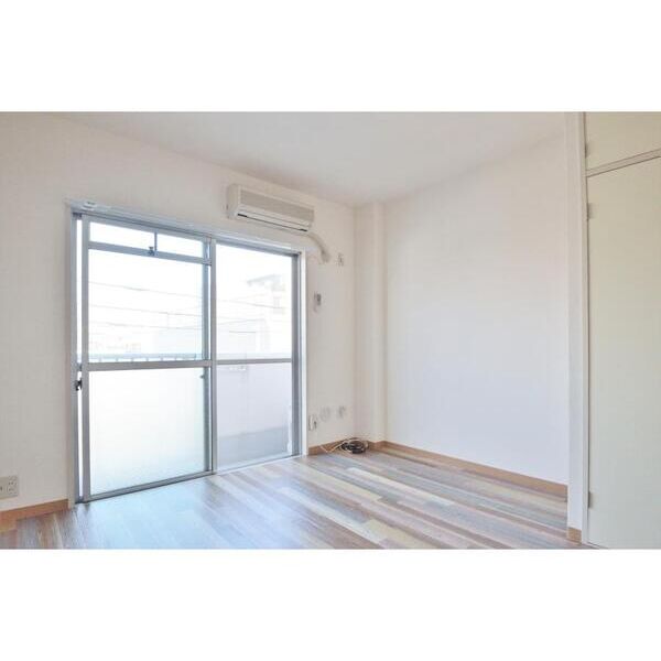 ESTATE　Y403号室 リビング