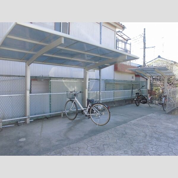 リヴェール司203号室 駐輪場