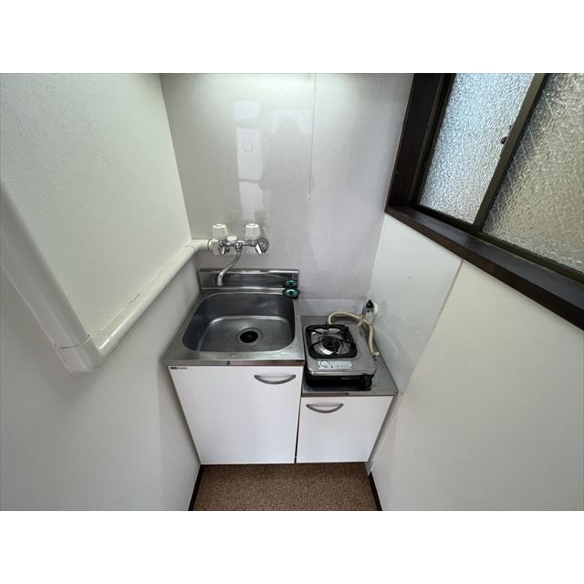 ヴェール･ド･モア102号室 1口コンロ対応キッチン（コンロは残置物）