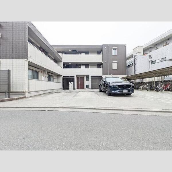 セレニティーステージ205号室 駐車場