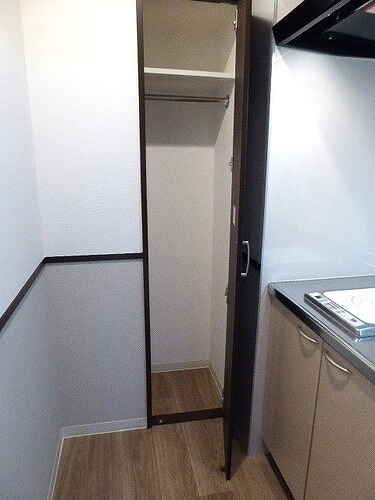 ＢＬＤ．ＮＩＭＯレジデンス キッチン横収納※同タイプ別部屋前回募集時2021.3撮影