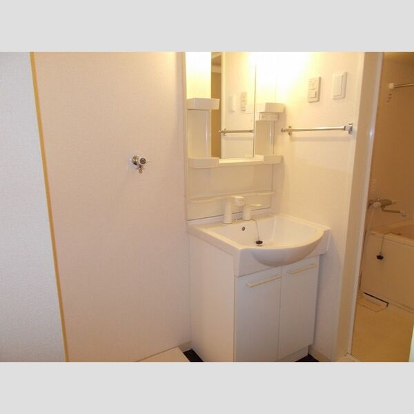 ジェイ・エス・ティ横浜東 洗髪洗面化粧台