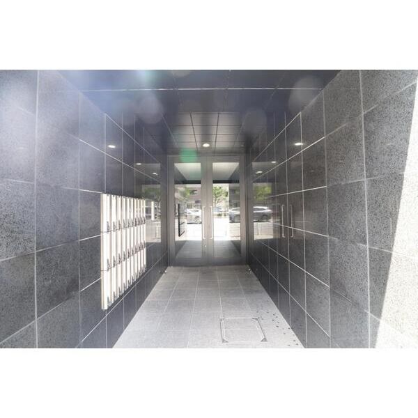 第20シグマビルディング関内1003号室 エントランス