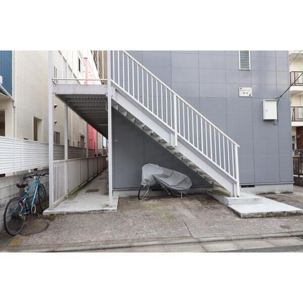 エステート秋田105号室 エントランス