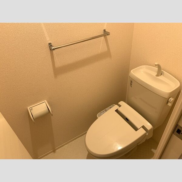 ヘリオス吉川美南　ウラノス206号室 温水洗浄暖房便座