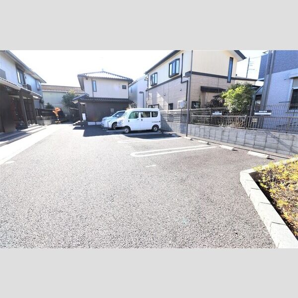 Breeze谷塚201号室 駐車場