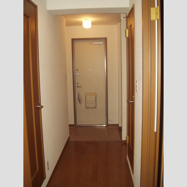 トリアード201号室 玄関